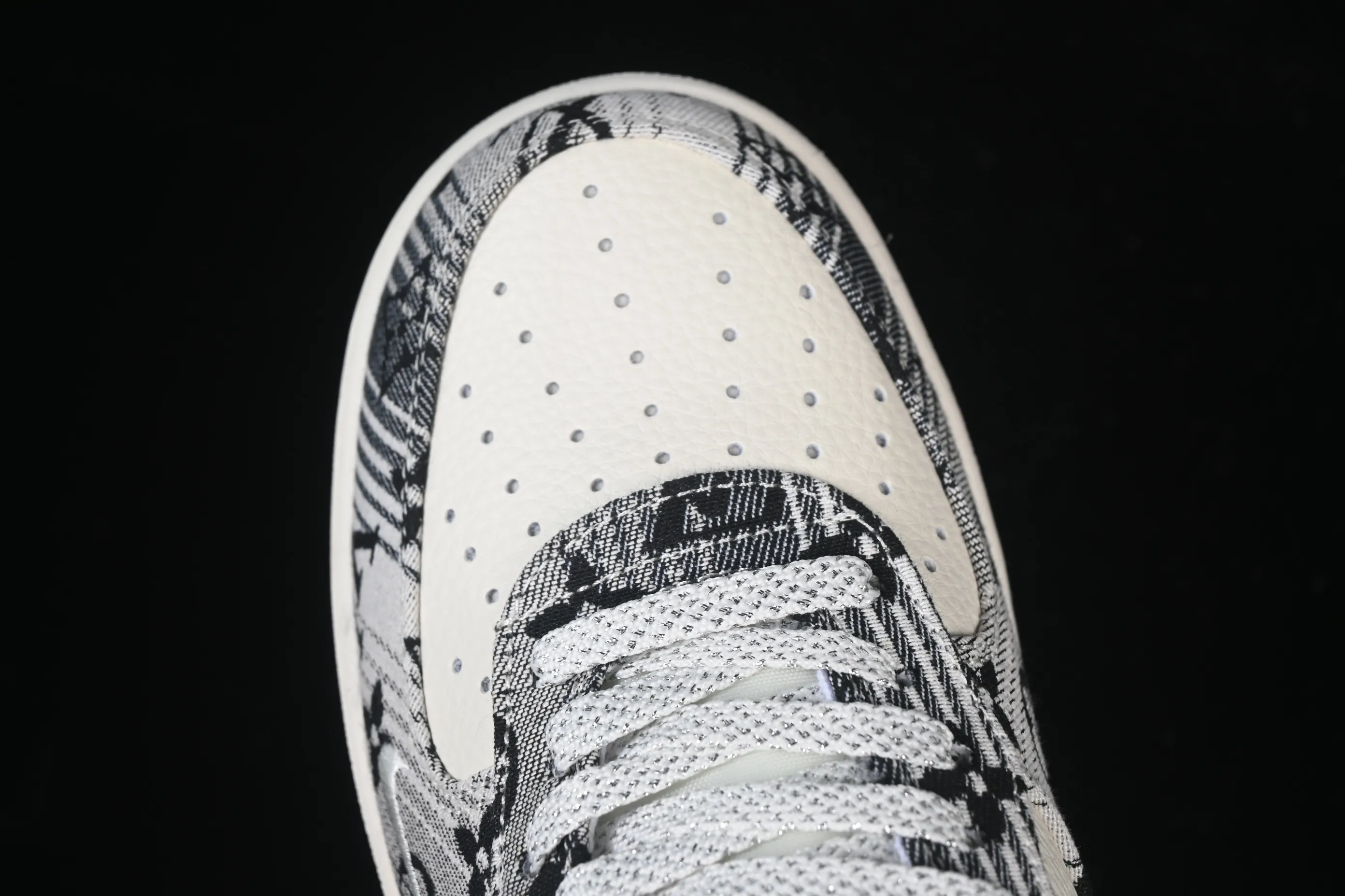 All categories Nk Air Force 1 Air Force series Nk Air Force 1 Low Air Force low-top Nike Air Force 1'07 Low LV joint gray floral cloth Air Force 1 low-top casual sneakers DF0188-077